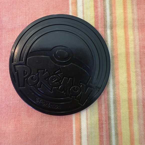 Pokemon trading cards & coin - Picture 7 of 7